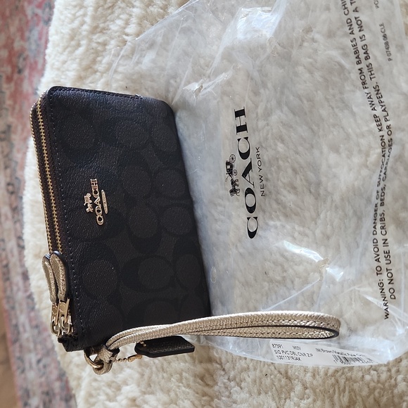 NWT Coach Brown Signature Leather with Pale Gold Double Corner Zip Wallet π€π€ - Picture 2 of 16